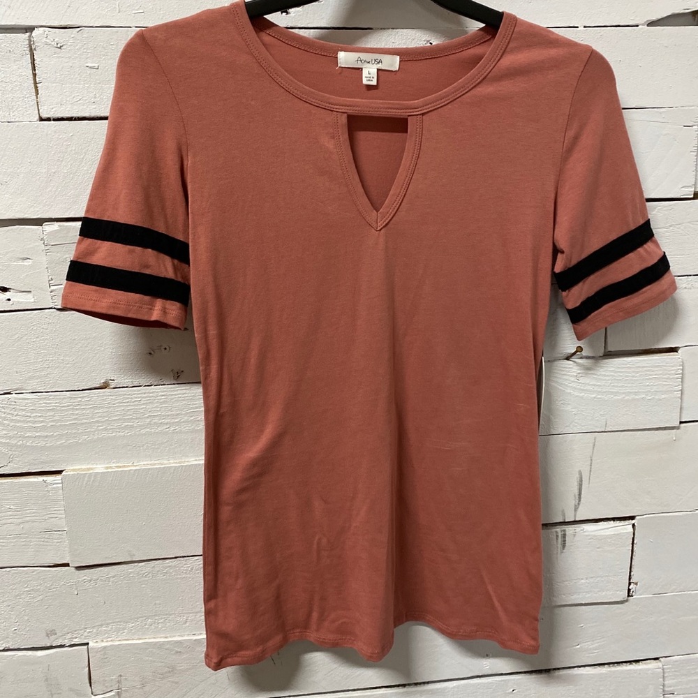 Active USA short sleeved tee. Size L NWT